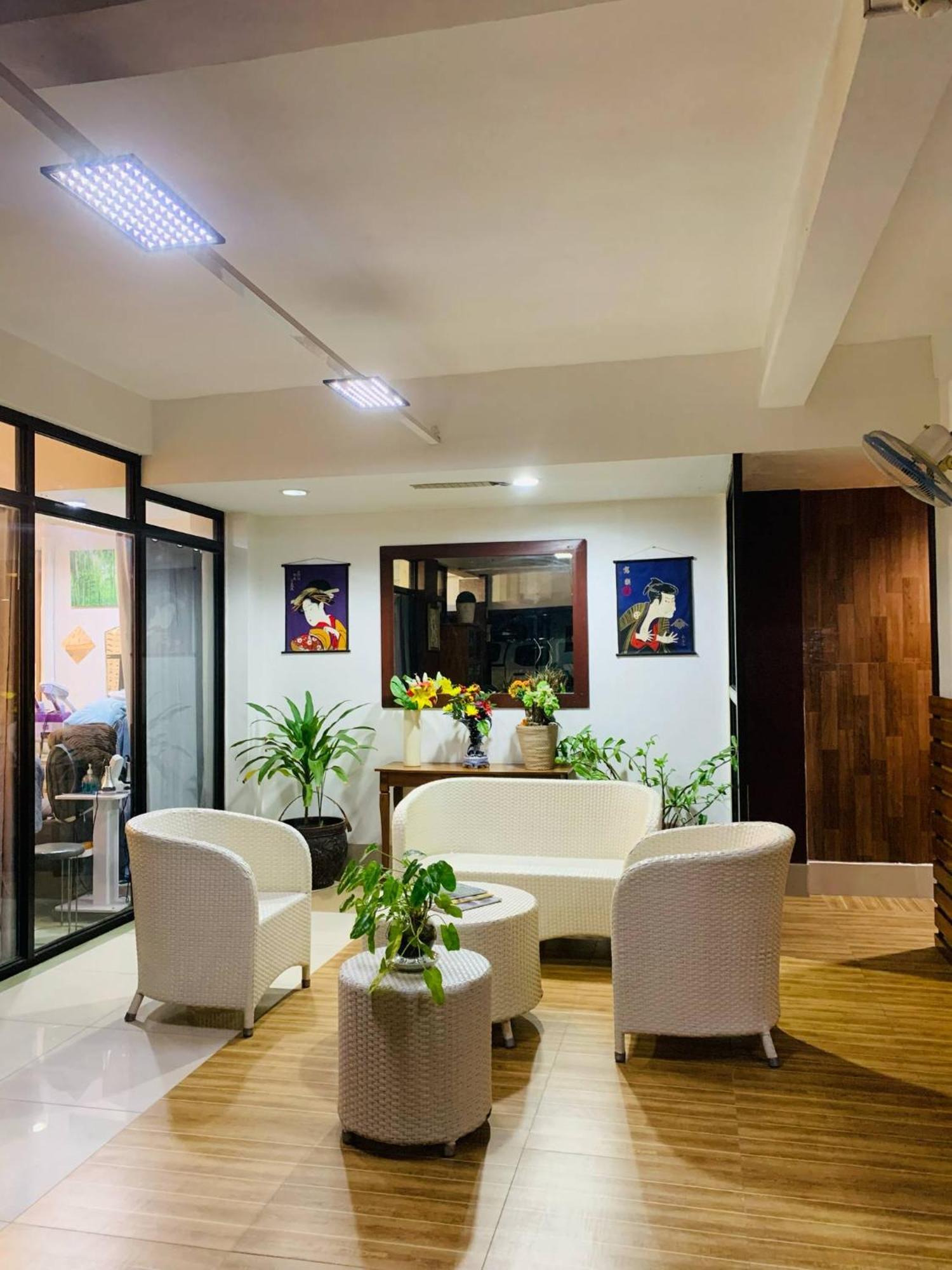 Axis Pension Hotel ماكتان المظهر الخارجي الصورة